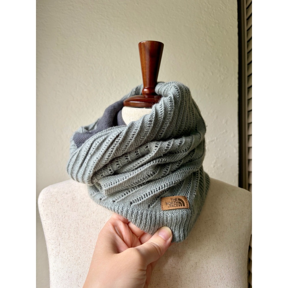 The North Face Grey Pointelle Knit Infinity Scarf Cowl Neck Warmer Leather Logo